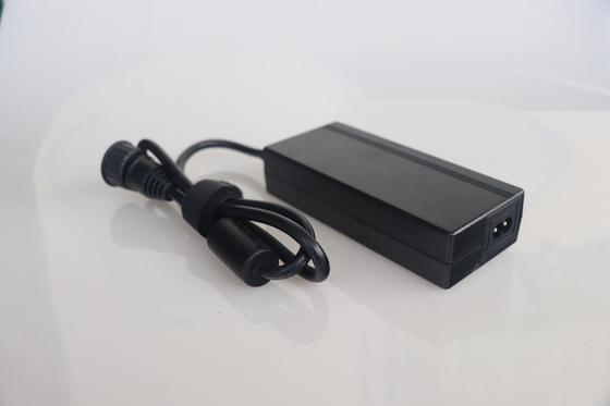 อะแดปเตอร์ไฟ 24v แบบเดสก์ท็อป EN61558 อนุมัติใช้สำหรับเครื่องทำความสะอาดหน้าต่าง
